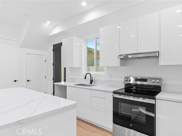 6842 Cedros Avenue, Van Nuys (los Angeles) CA 91405