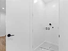 6842 Cedros Avenue, Van Nuys (los Angeles) CA 91405