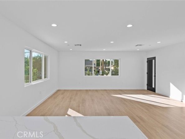 6842 Cedros Avenue, Van Nuys (los Angeles) CA 91405