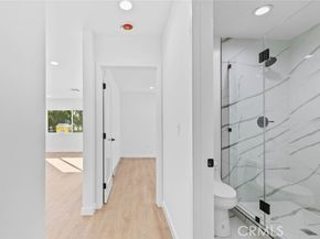 6842 Cedros Avenue, Van Nuys (los Angeles) CA 91405