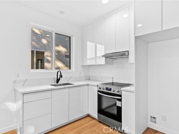 6842 Cedros Avenue, Van Nuys (los Angeles) CA 91405