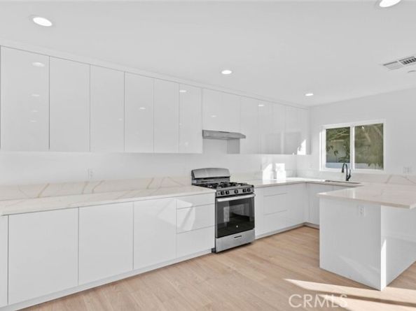 6842 Cedros Avenue, Van Nuys (los Angeles) CA 91405