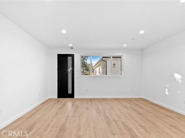 6842 Cedros Avenue, Van Nuys (los Angeles) CA 91405