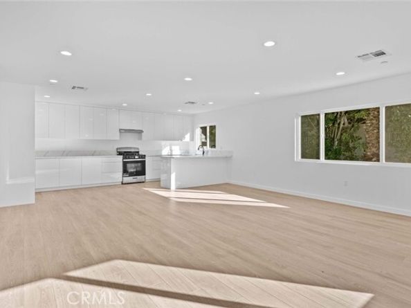 6842 Cedros Avenue, Van Nuys (los Angeles) CA 91405