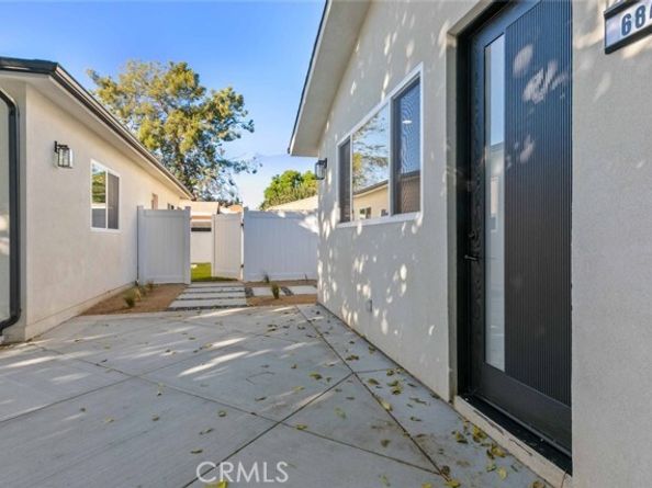 6842 Cedros Avenue, Van Nuys (los Angeles) CA 91405