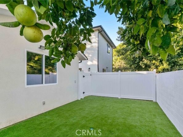 6842 Cedros Avenue, Van Nuys (los Angeles) CA 91405