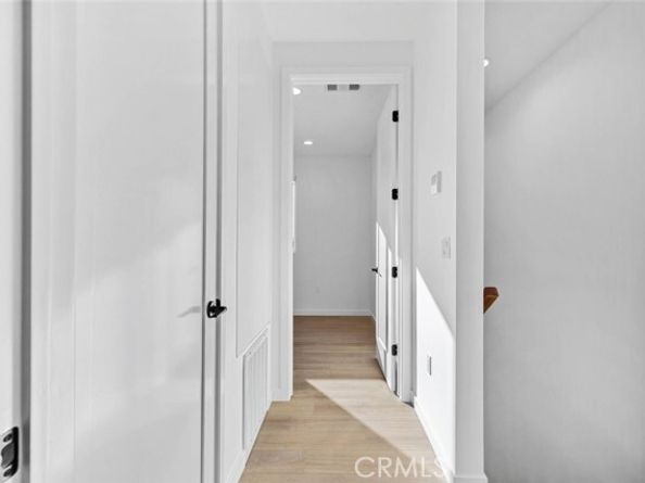 6842 Cedros Avenue, Van Nuys (los Angeles) CA 91405