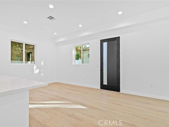 6842 Cedros Avenue, Van Nuys (los Angeles) CA 91405