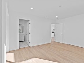 6842 Cedros Avenue, Van Nuys (los Angeles) CA 91405