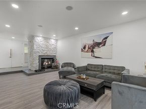 22041 Kinzie Street, Chatsworth (los Angeles) CA 91311
