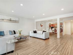 18324 Clark 119, Tarzana (los Angeles) CA 91356