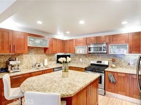 18324 Clark 119, Tarzana (los Angeles) CA 91356