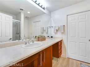 18324 Clark 119, Tarzana (los Angeles) CA 91356