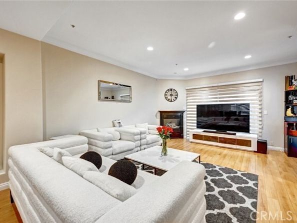 13629 Wyandotte Street 111, Van Nuys (los Angeles) CA 91405