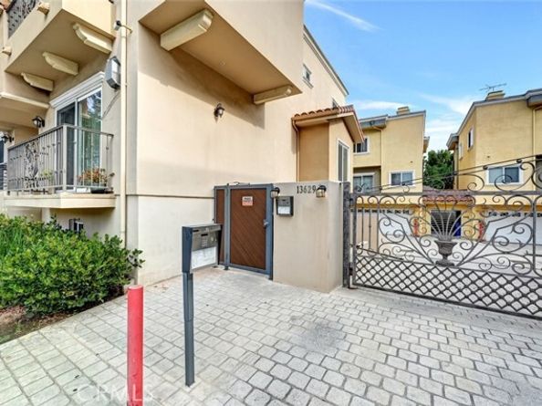 13629 Wyandotte Street 111, Van Nuys (los Angeles) CA 91405