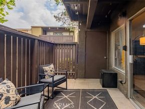 18350 Hatteras Street 132, Tarzana (los Angeles) CA 91356
