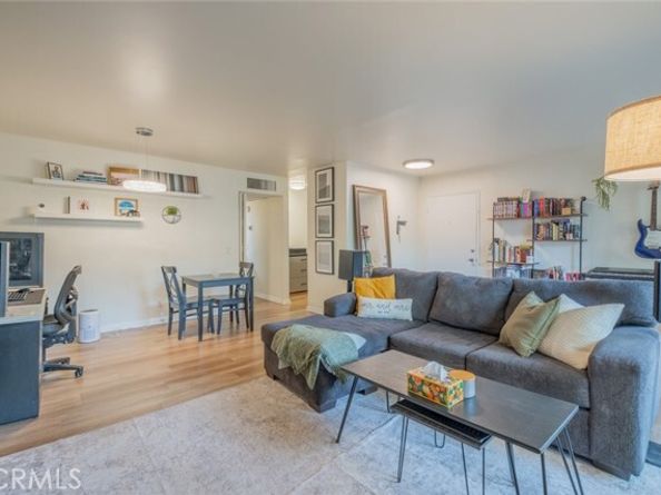18350 Hatteras Street 132, Tarzana (los Angeles) CA 91356