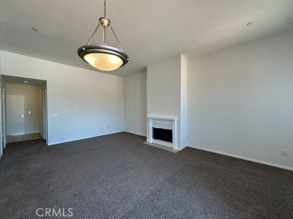 7551 Jordan Avenue 405, Canoga Park (los Angeles) CA 91303