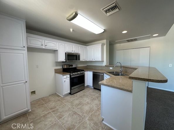 7551 Jordan Avenue 405, Canoga Park (los Angeles) CA 91303
