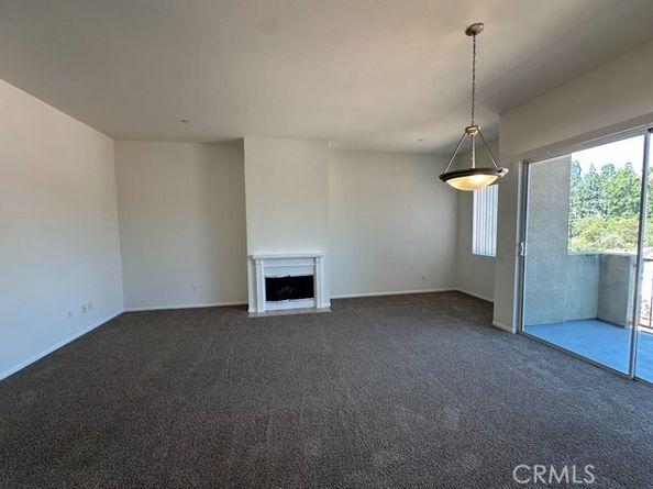 7551 Jordan Avenue 405, Canoga Park (los Angeles) CA 91303