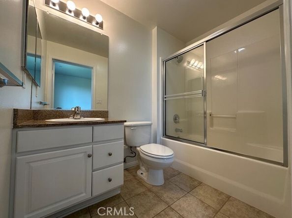 7551 Jordan Avenue 405, Canoga Park (los Angeles) CA 91303