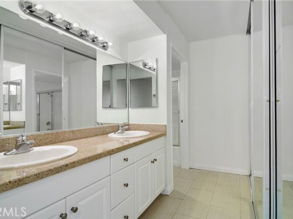 5525 Canoga Avenue 129, Woodland Hills (los Angeles) CA 91367