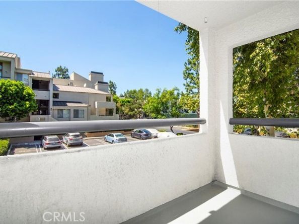 5525 Canoga Avenue 129, Woodland Hills (los Angeles) CA 91367