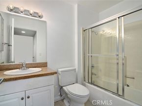 5525 Canoga Avenue 129, Woodland Hills (los Angeles) CA 91367