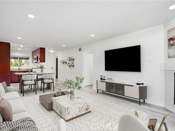 5525 Canoga Avenue 129, Woodland Hills (los Angeles) CA 91367