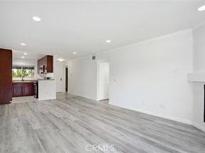 5525 Canoga Avenue 129, Woodland Hills (los Angeles) CA 91367