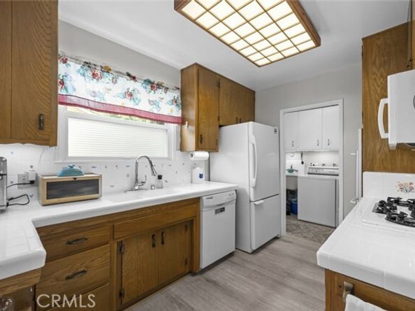 8439 Etiwanda Avenue, Northridge (los Angeles) CA 91325