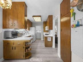 8439 Etiwanda Avenue, Northridge (los Angeles) CA 91325
