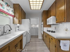 8439 Etiwanda Avenue, Northridge (los Angeles) CA 91325