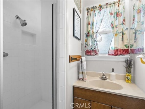 8439 Etiwanda Avenue, Northridge (los Angeles) CA 91325
