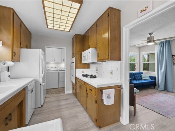 8439 Etiwanda Avenue, Northridge (los Angeles) CA 91325