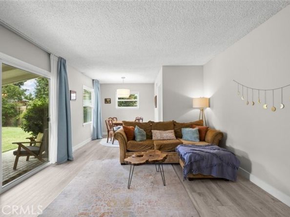 8439 Etiwanda Avenue, Northridge (los Angeles) CA 91325