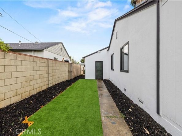 8831 Tyrone Avenue, Panorama City (los Angeles) CA 91402