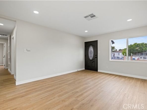 8831 Tyrone Avenue, Panorama City (los Angeles) CA 91402