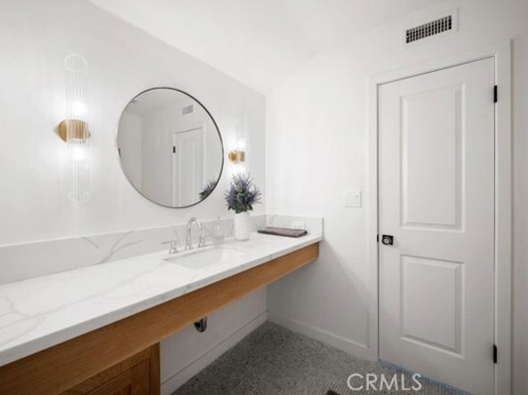 7801 Kelvin Avenue, Winnetka (los Angeles) CA 91306
