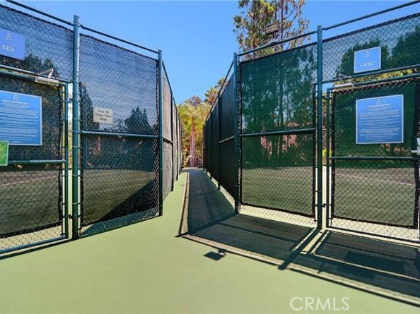 5530 Owensmouth Avenue 123, Woodland Hills (los Angeles) CA 91367