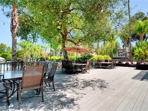 5530 Owensmouth Avenue 123, Woodland Hills (los Angeles) CA 91367