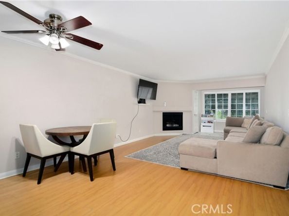5530 Owensmouth Avenue 123, Woodland Hills (los Angeles) CA 91367