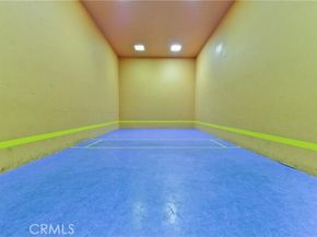 5530 Owensmouth Avenue 123, Woodland Hills (los Angeles) CA 91367
