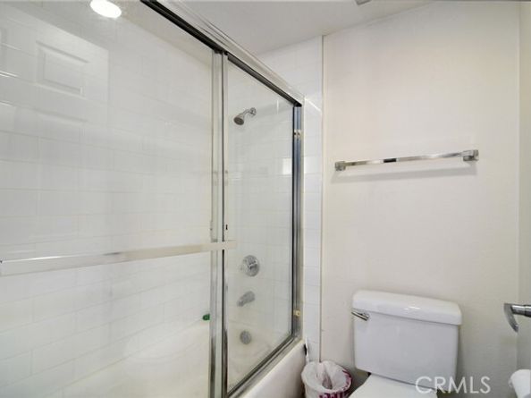 5530 Owensmouth Avenue 123, Woodland Hills (los Angeles) CA 91367