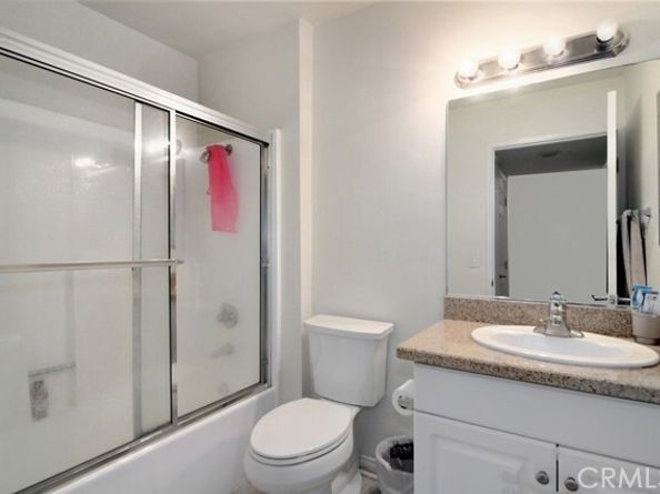 5530 Owensmouth Avenue 123, Woodland Hills (los Angeles) CA 91367