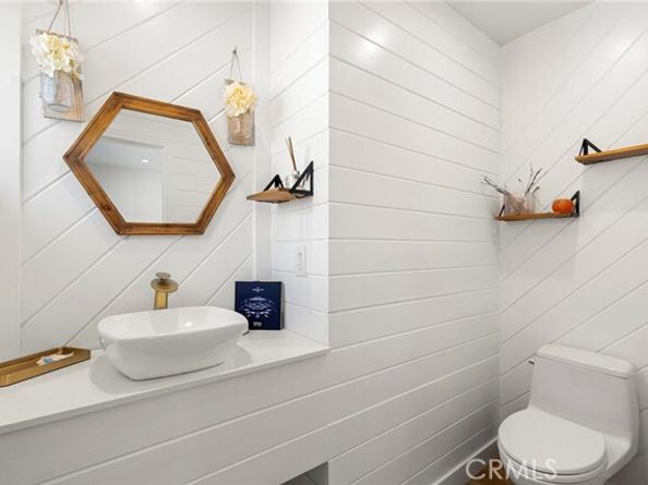 5619 Bellingham Avenue, Valley Village CA 91607
