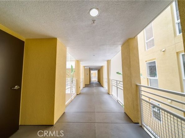 21301 Erwin Street 303, Woodland Hills (los Angeles) CA 91367