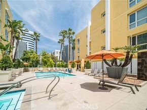 21301 Erwin Street 303, Woodland Hills (los Angeles) CA 91367