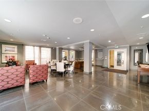 21301 Erwin Street 303, Woodland Hills (los Angeles) CA 91367