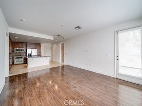 21301 Erwin Street 303, Woodland Hills (los Angeles) CA 91367